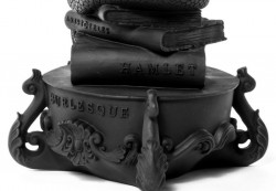 Подсвечник - канделябр Seletti "Гигантский черный череп в стиле Бурлеска / Giant Burlesque Skull Black" h600