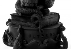 Подсвечник - канделябр Seletti "Гигантский черный череп в стиле Бурлеска / Giant Burlesque Skull Black" h600